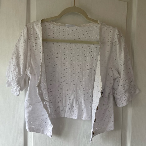 Cropped V-Neck Crochet Blouse - Picture 6 of 9